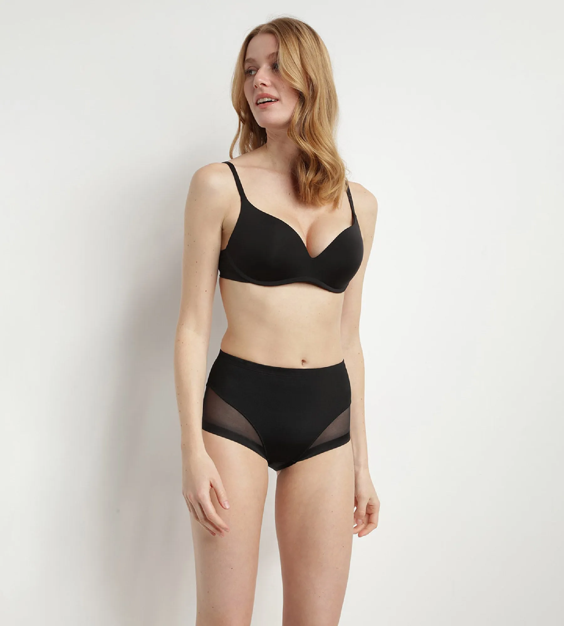 Soutien-Gorge Noir Push-Up en microfibre sans armatures InvisiFree